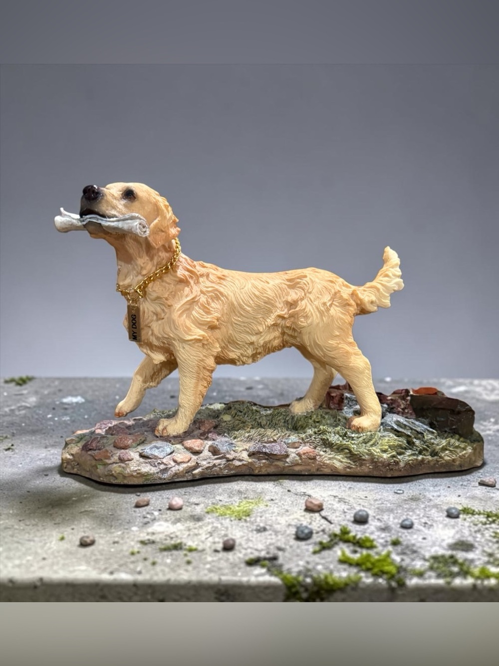 Golden Retriever Figurine Dog Statue in Cream "The Leonardo Collection"